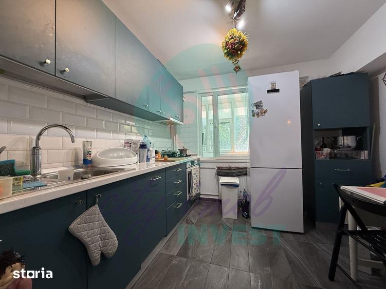 Apartament cu 3 camere semidecomandat în Obor