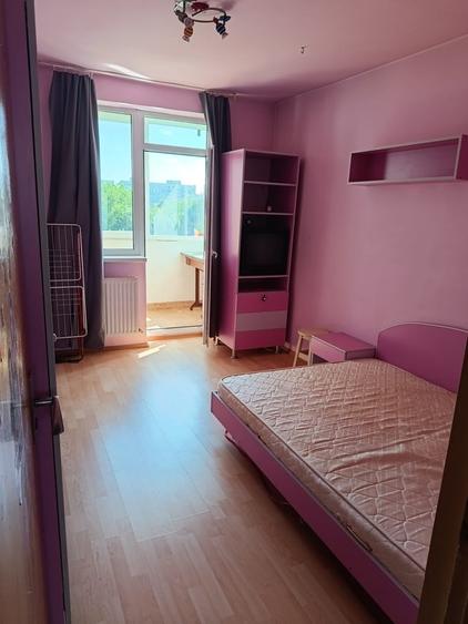 Apartament cu 3 camere semidecomandat în Drumul Taberei