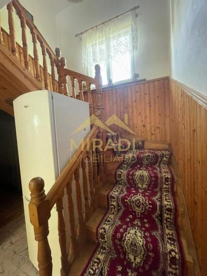 Casă individuală cu 7 camere cu Teren 580 Mp în Valea Doftanei