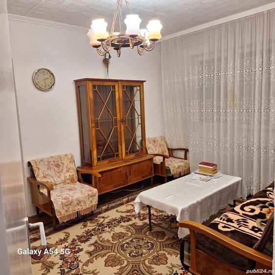 Apartament cu 3 camere semidecomandat în Aluniș