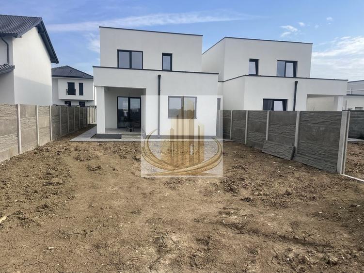 Duplex cu 4 camere cu Canalizare în Săcălaz