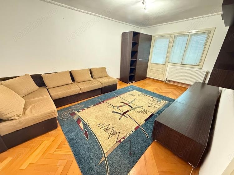 Apartament cu 3 camere decomandat în Girocului