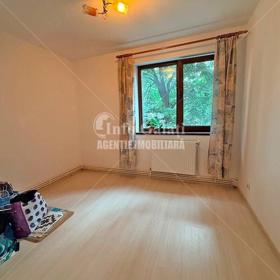 Apartament cu 4 camere semidecomandat în Mazepa 1