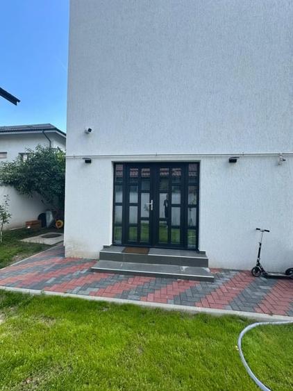 Casă individuală cu 9 camere cu Canalizare în Bragadiru