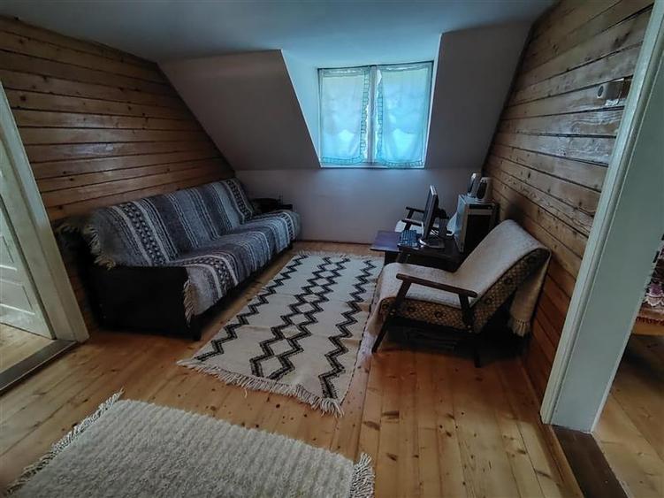 Casă individuală cu 4 camere cu Teren 327 Mp în Exterior Est