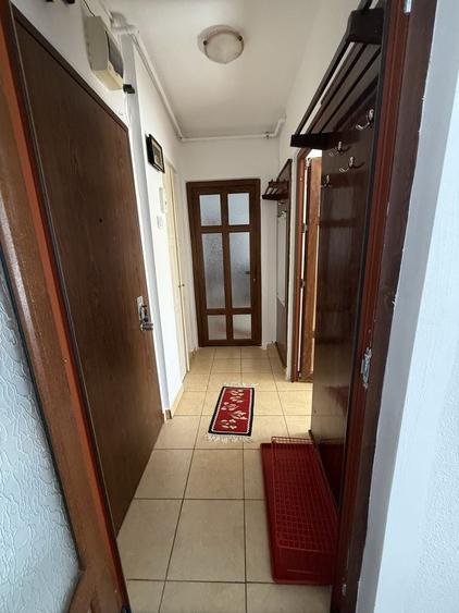 Apartament cu 3 camere semidecomandat în Tomis Nord