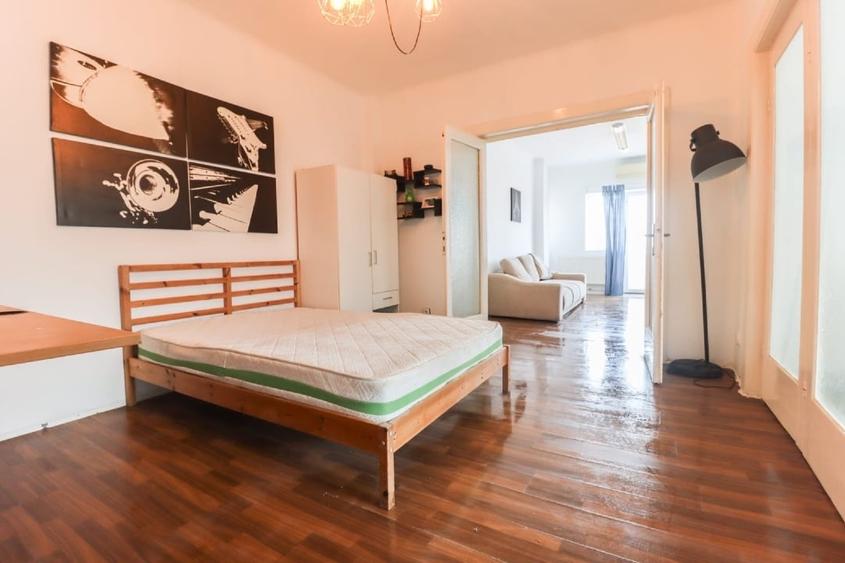 Apartament cu 3 camere semidecomandat, mobilat în P-ța Muncii