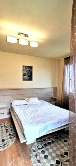 Casă individuală cu 8 camere cu Canalizare în Central