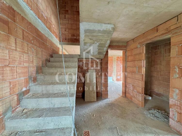 Casă individuală cu 5 camere cu Canalizare în Juc-Herghelie