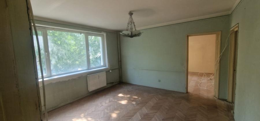 Apartament cu 3 camere semidecomandat în Nord
