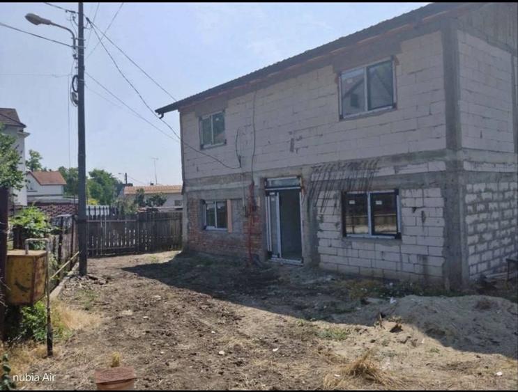 Casă cu 4 camere în Tătărași