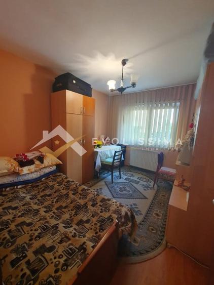 Apartament cu 3 camere decomandat, mobilat în Tractorul