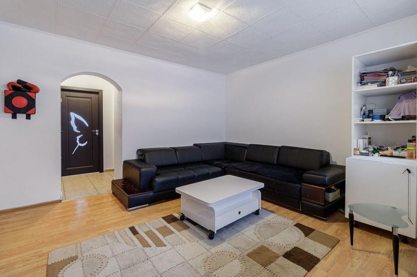 Apartament cu 3 camere semidecomandat în Drumul Taberei