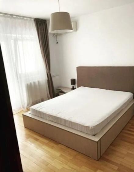 Apartament cu 3 camere semidecomandat, mobilat în Nerva Traian