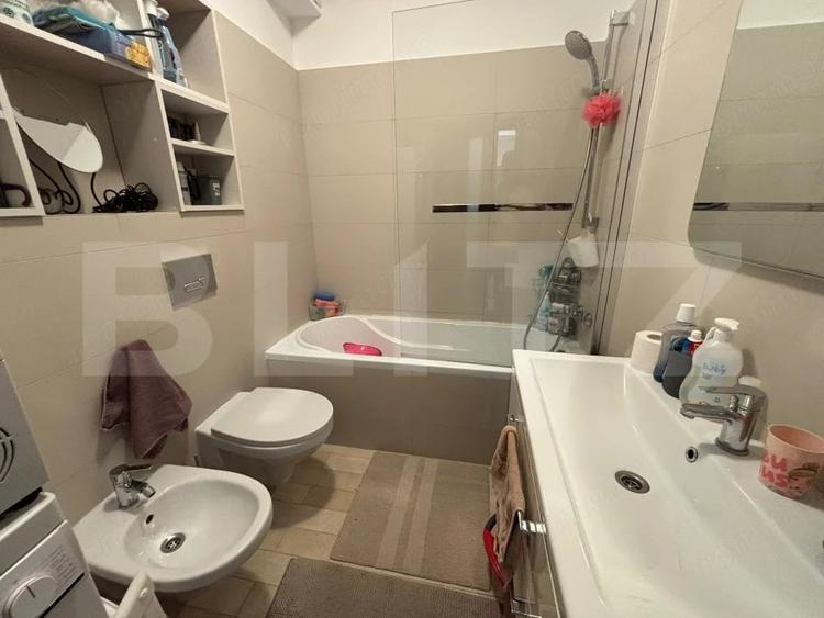 Apartament cu 2 camere semidecomandat în Valea Adâncă