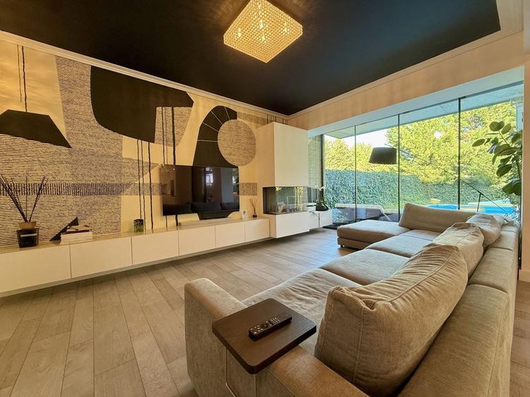 Casă individuală cu 7 camere cu Piscina în Iancu Nicolae