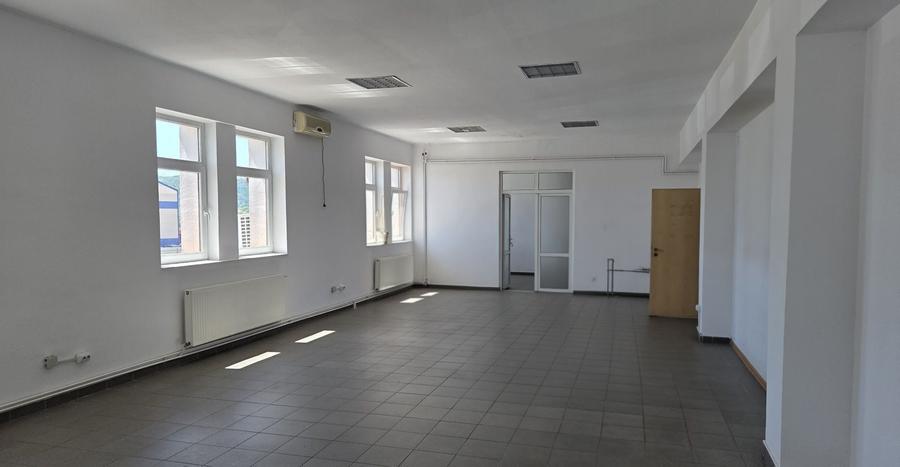 Spațiu comercial, de 280 mp, în Central
