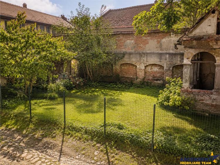 Casă cu 3 camere cu Teren 185 Mp în Centrul Istoric