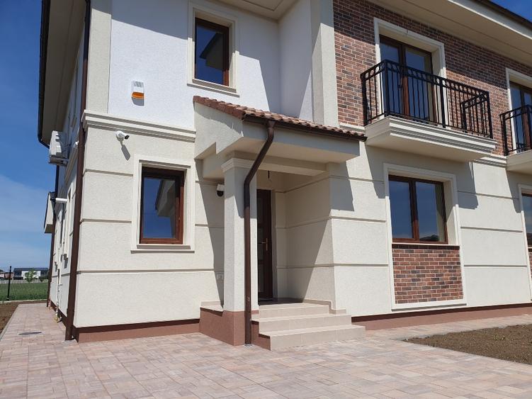 Duplex cu 5 camere cu Teren 300 Mp în Dumbrăvița