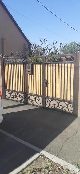 Casă cu Teren 690 Mp în Pârneava