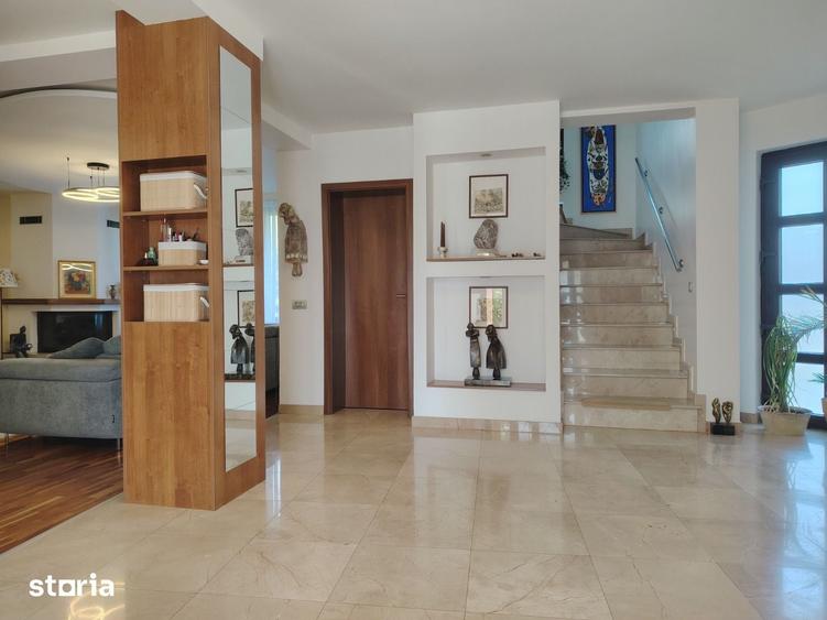 Casă cu 7 camere cu Teren 900 Mp în Corbeanca