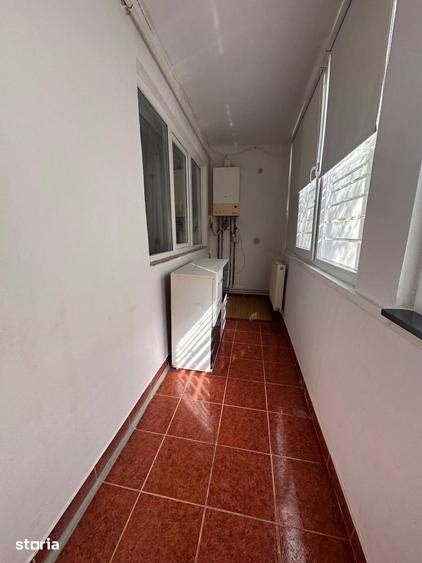 Apartament cu 3 camere semidecomandat în Traian