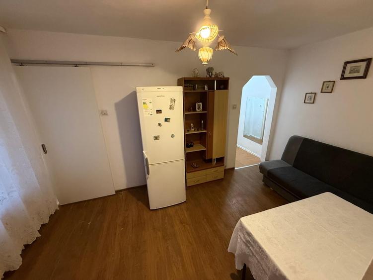 Apartament cu 2 camere nedecomandat în Podu Roș