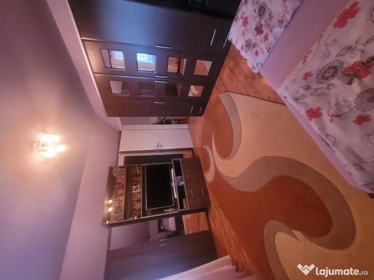 Casă cu 5 camere în Exterior Vest