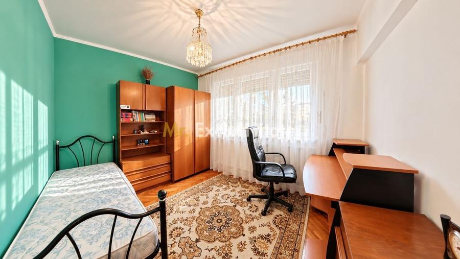 Apartament cu 3 camere semidecomandat, mobilat în Micro 16