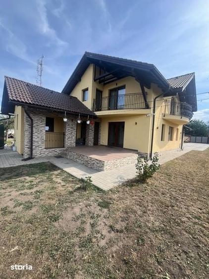Casă cu 4 camere cu Teren 190 Mp în Central