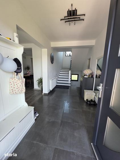 Casă cu 4 camere cu Teren 412 Mp în Florești