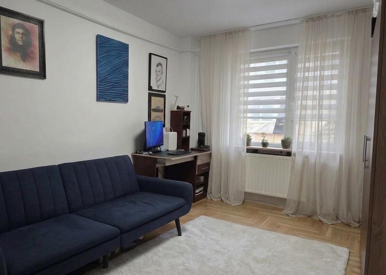 Apartament cu 3 camere decomandat, mobilat în Central