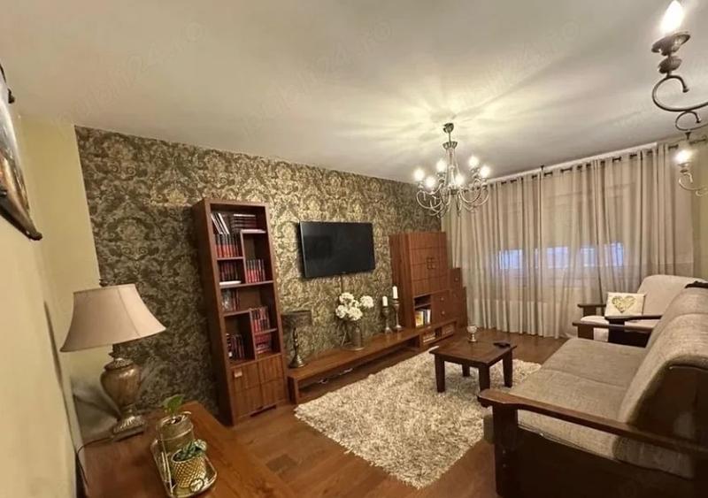 Apartament cu 3 camere decomandat în Central