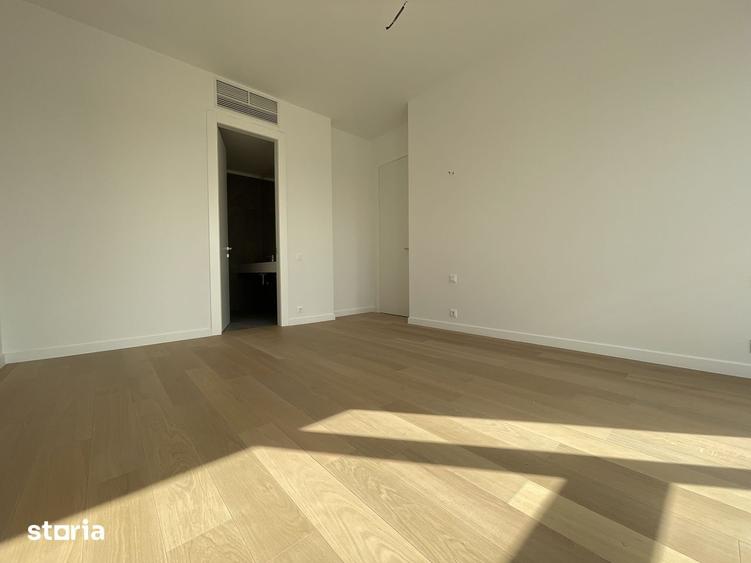 Apartament cu 3 camere semidecomandat în Tei