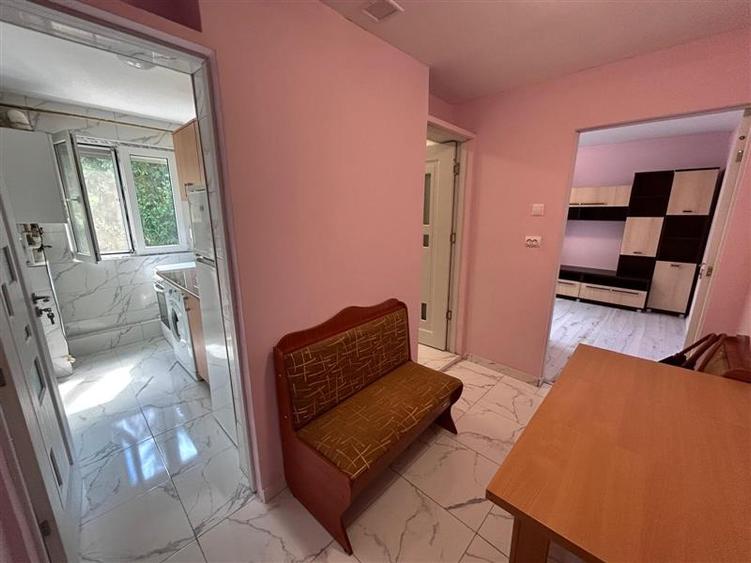 Apartament cu 2 camere semidecomandat, mobilat în Moroasa 2