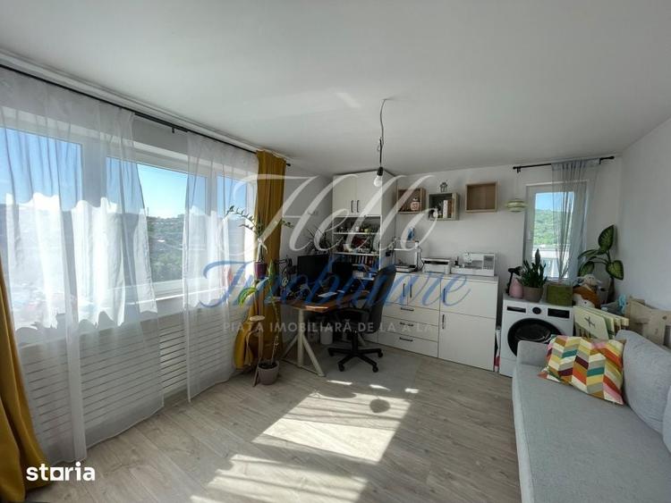 Apartament cu 3 camere semidecomandat în Dâmbul Rotund