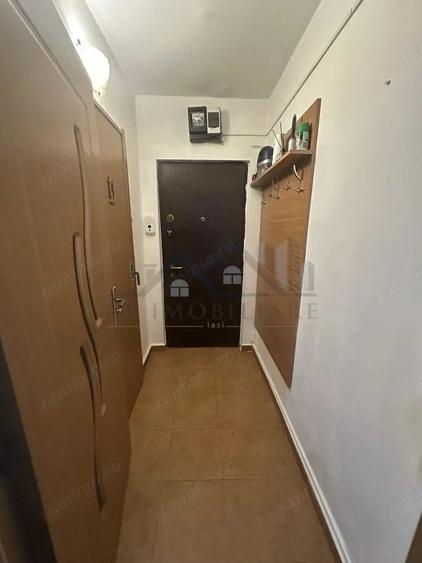 Apartament cu 2 camere semidecomandat în Filiași