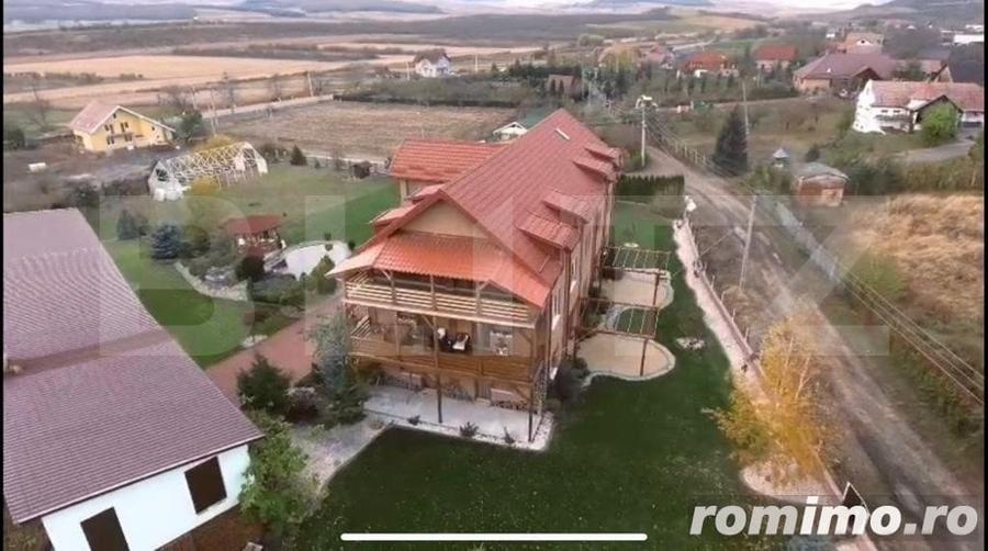Casă cu 12 camere cu Teren 5000 Mp în Central