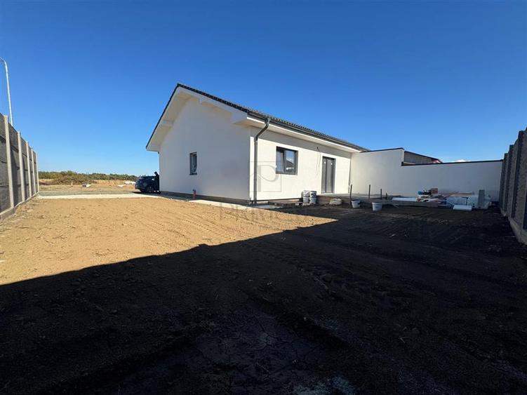 Duplex cu 3 camere cu Teren 350 Mp în Bucovăț (Remetea Mare)