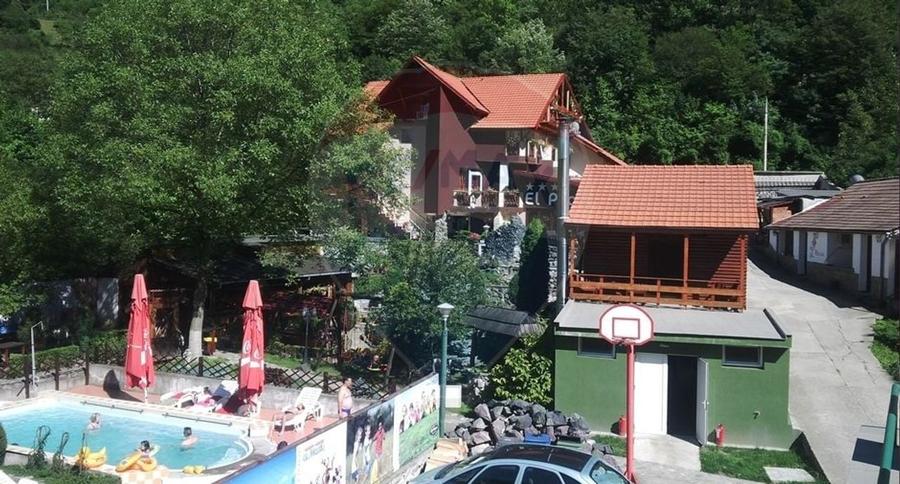 Hotel/Pensiune, de 1,100 mp, în Central