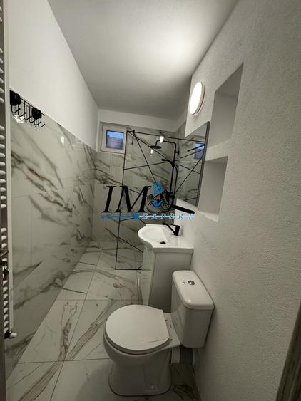 Apartament cu 3 camere decomandat în Exterior Vest