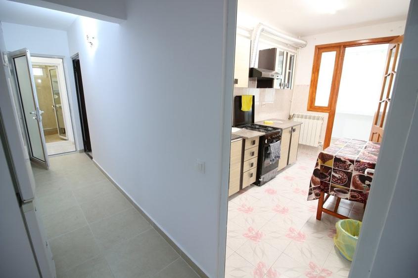 Apartament cu 4 camere decomandat, mobilat în Micro 20