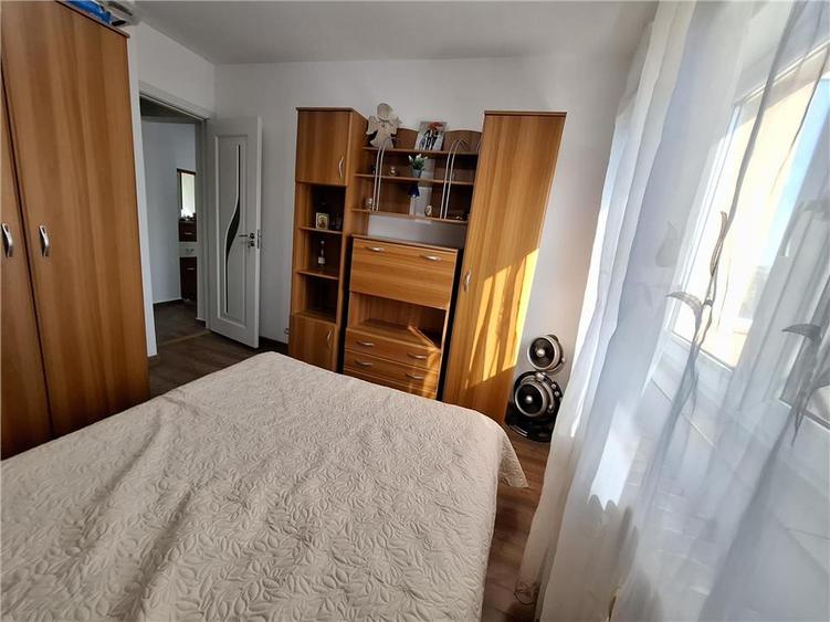 Apartament cu 2 camere decomandat, mobilat în Central