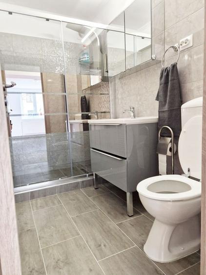 Apartament cu 3 camere semidecomandat în Central