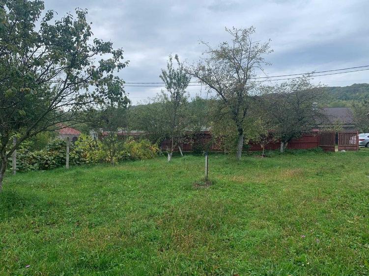 Casă cu 4 camere în Stâlpeni