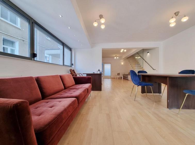 Apartament cu 4 camere semidecomandat în Capitale