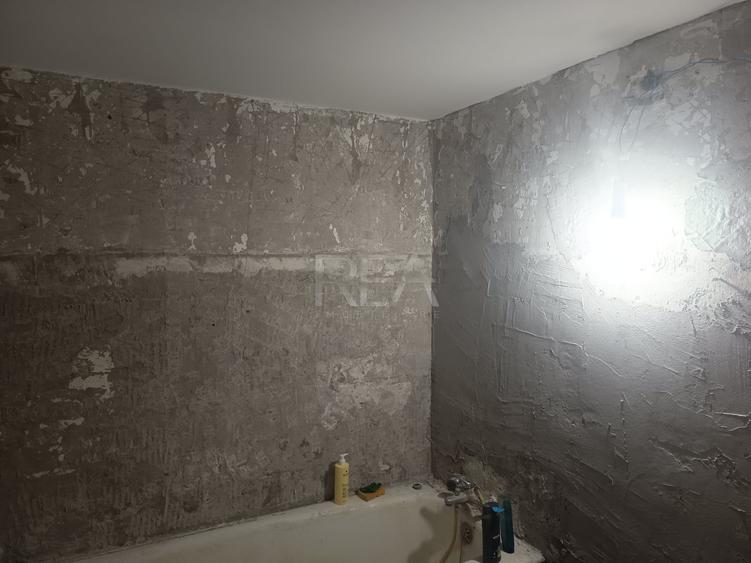 Apartament cu 3 camere decomandat în Berceni