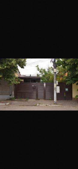 Casă cu 6 camere cu Teren 220 Mp în Central