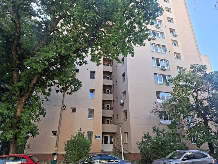 Apartament cu 2 camere decomandat în Drumul Taberei