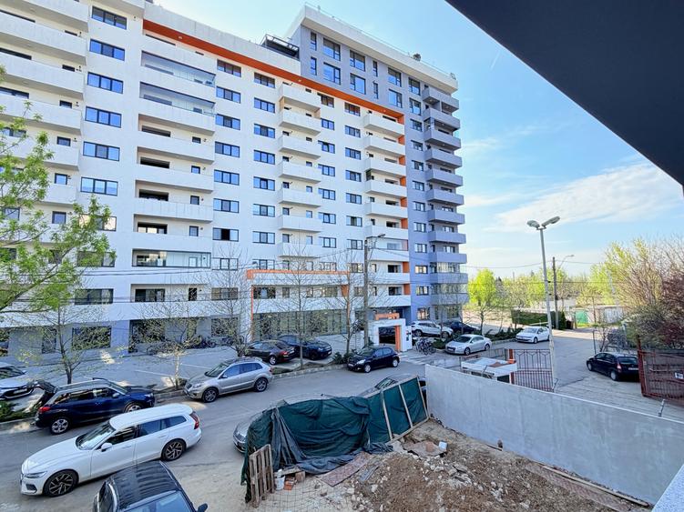 Apartament cu 3 camere decomandat în Jiului
